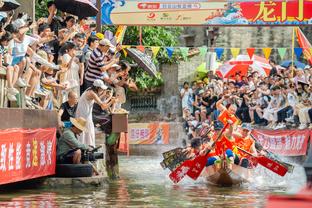 记者：里科已从头部伤势中康复，计划未来几天回到巴黎圣日耳曼